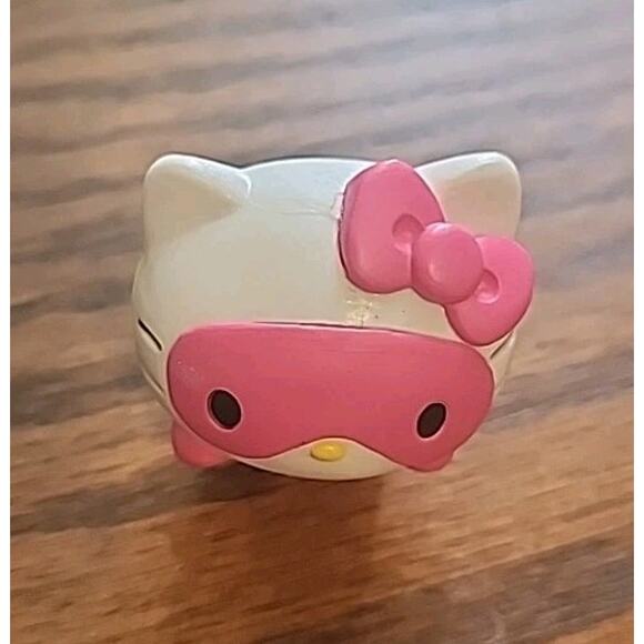 Hello Kitty Super Hero 2" Sanrio Collectable Figurine - Picture 2 of 4